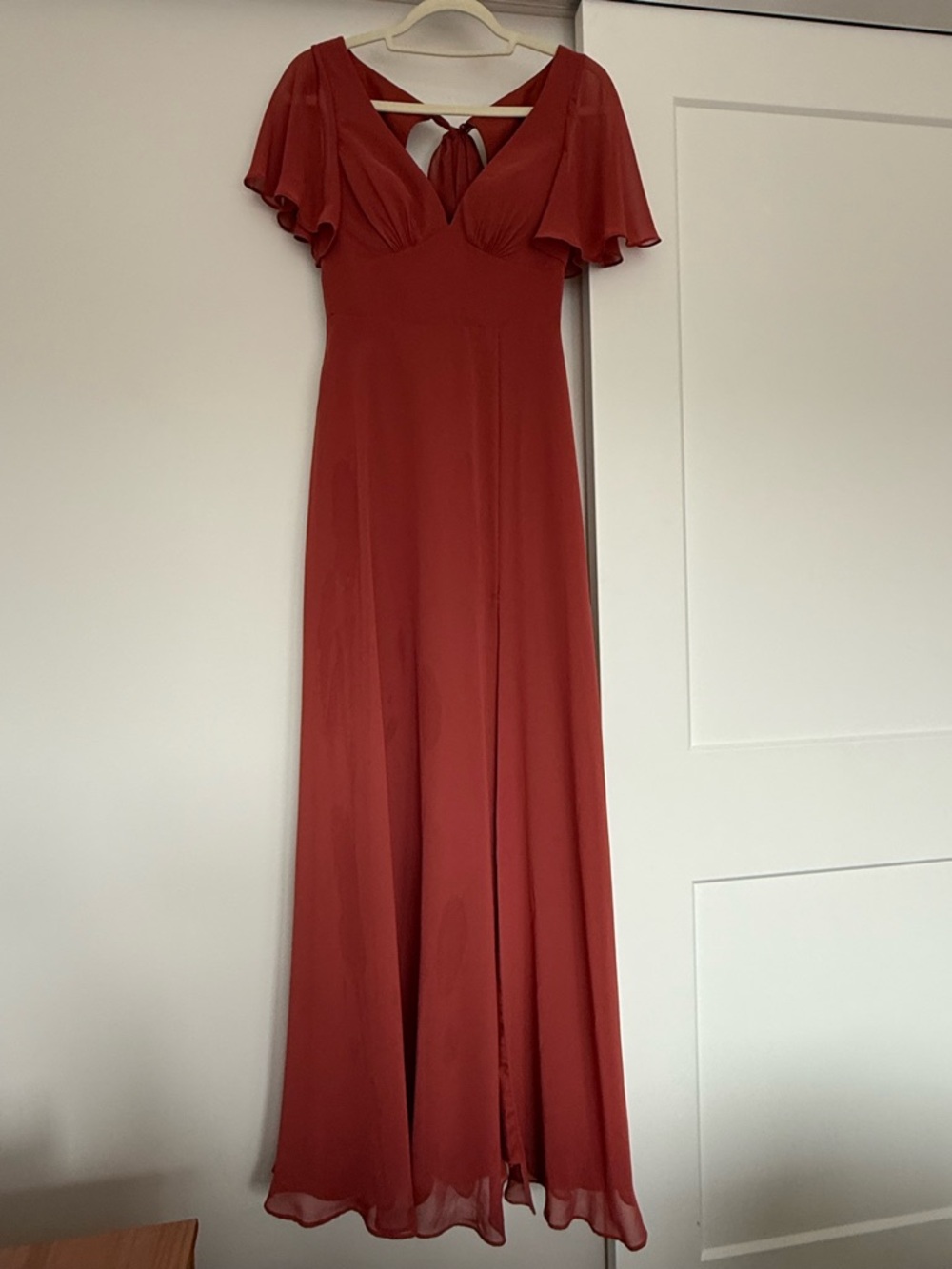 Elegant Red Maxi Dress with Flutter Sleeves - Picture 1 of 2
